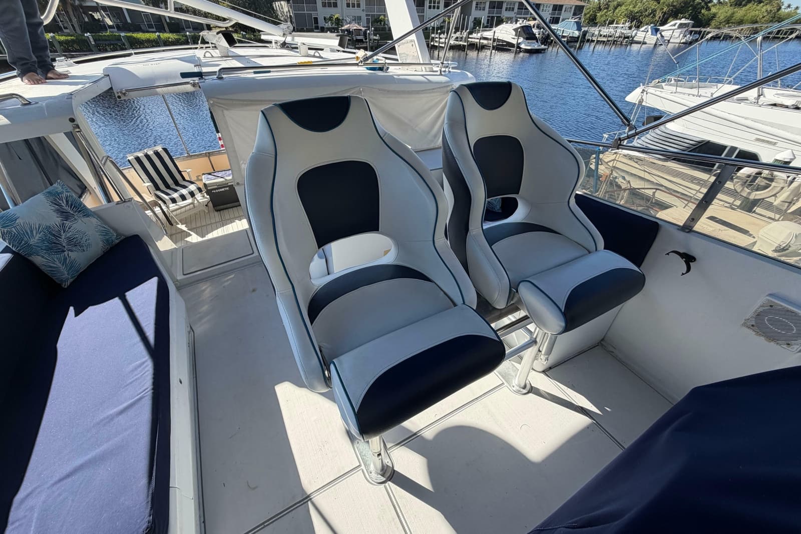 1987 Hi-Star 55 Yacht Fisherman - Photo 12