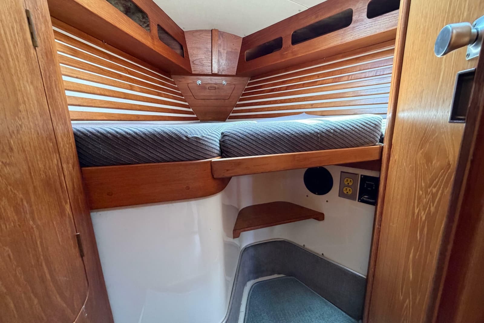 1987 Moody 376 - Photo 31