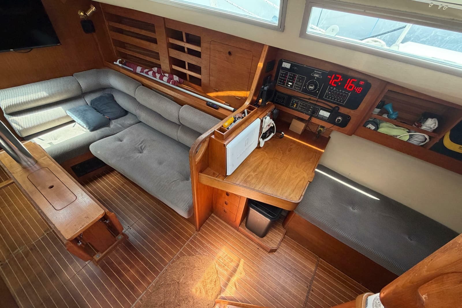 1987 Moody 376 - Photo 24