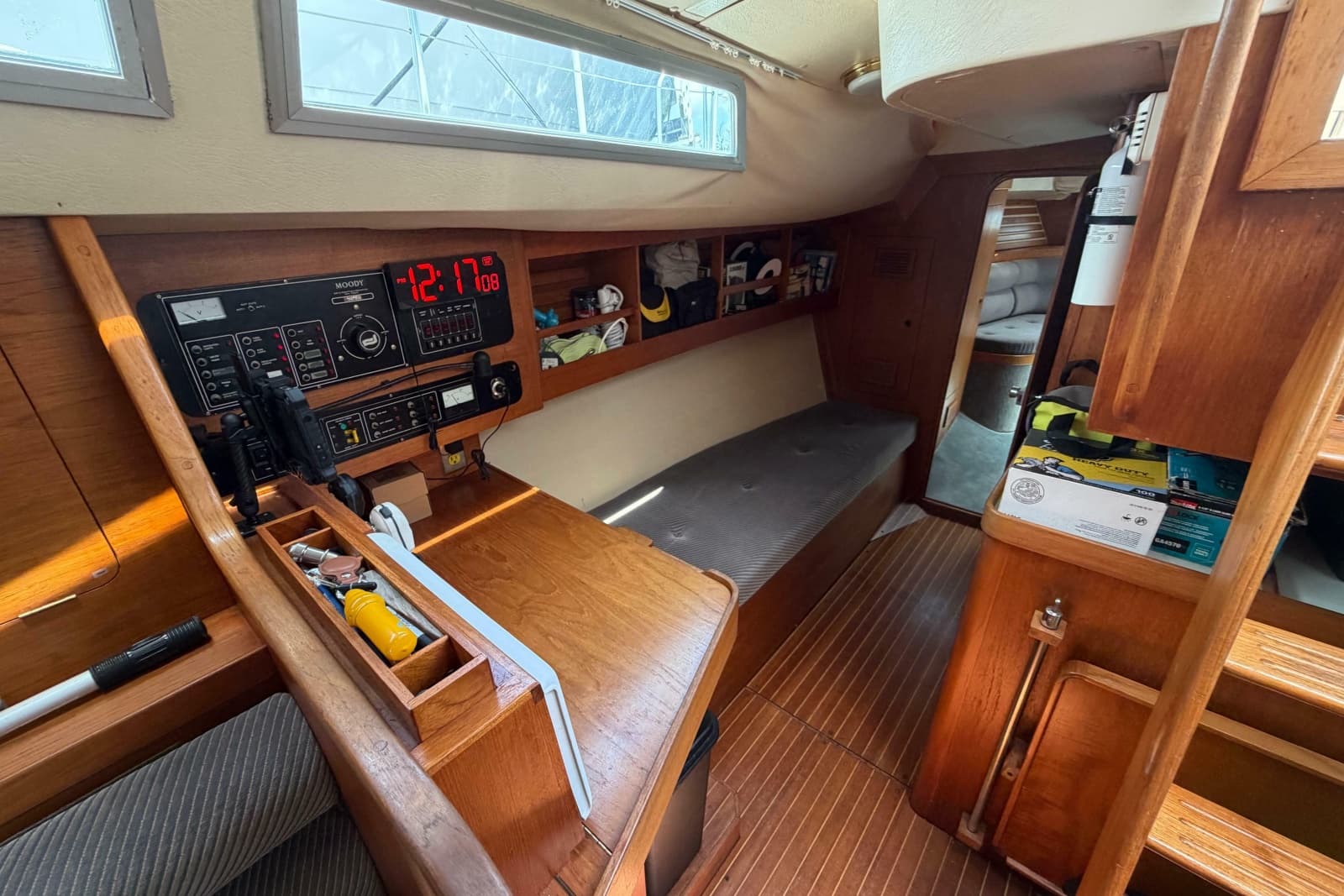 1987 Moody 376 - Photo 27