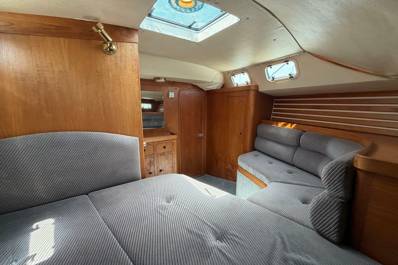1987 Moody 376 - Photo 35