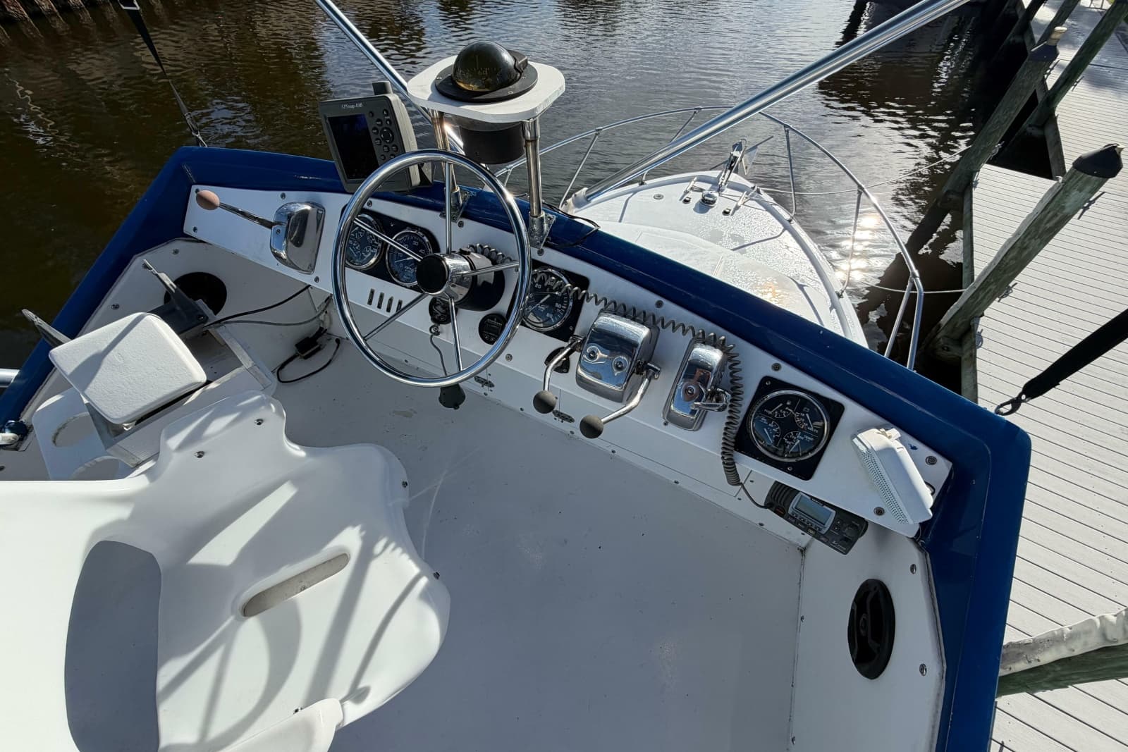 1973 Chris-Craft 31 Commander - Photo 9