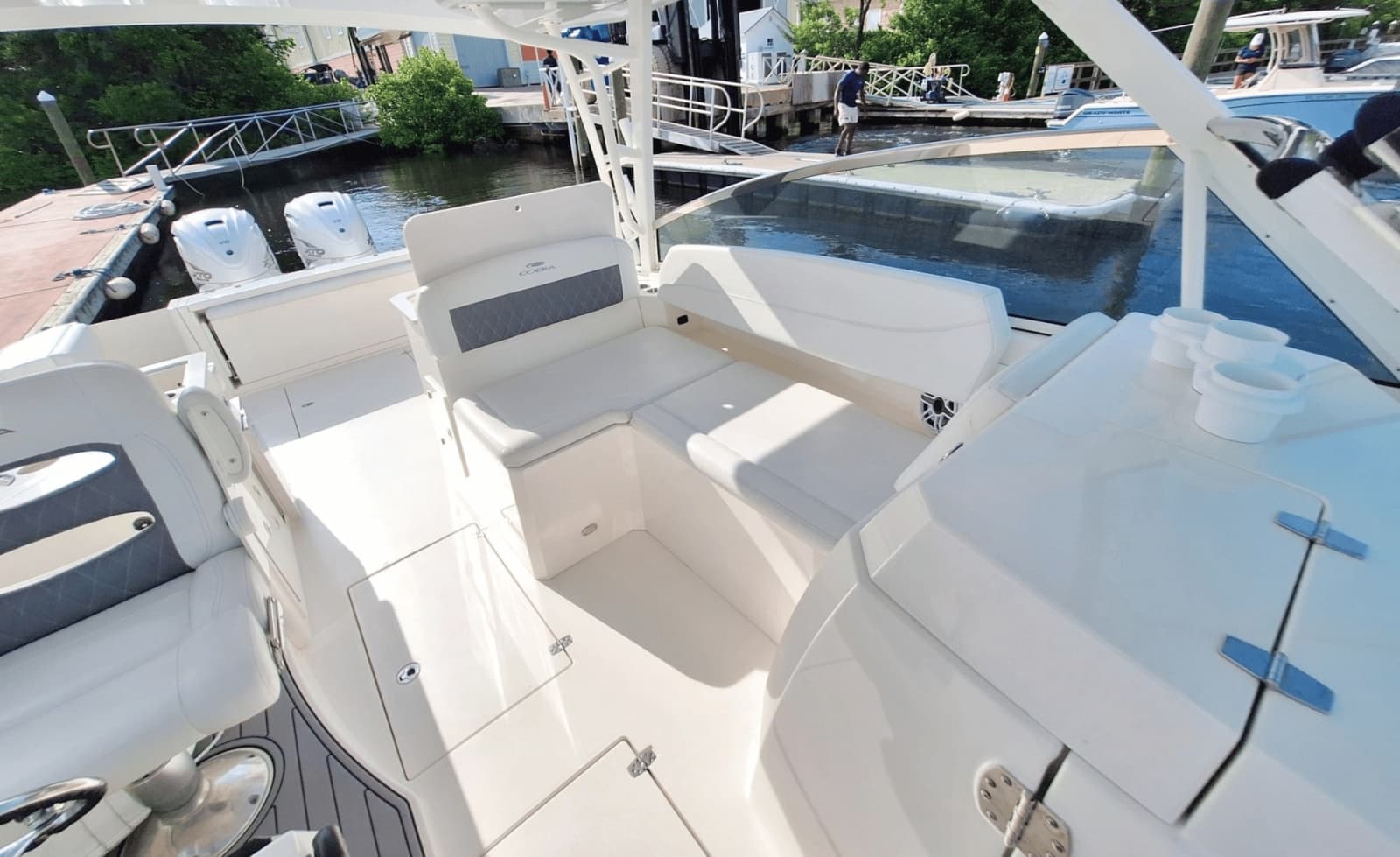 2021 Cobia 330DC - Photo 27