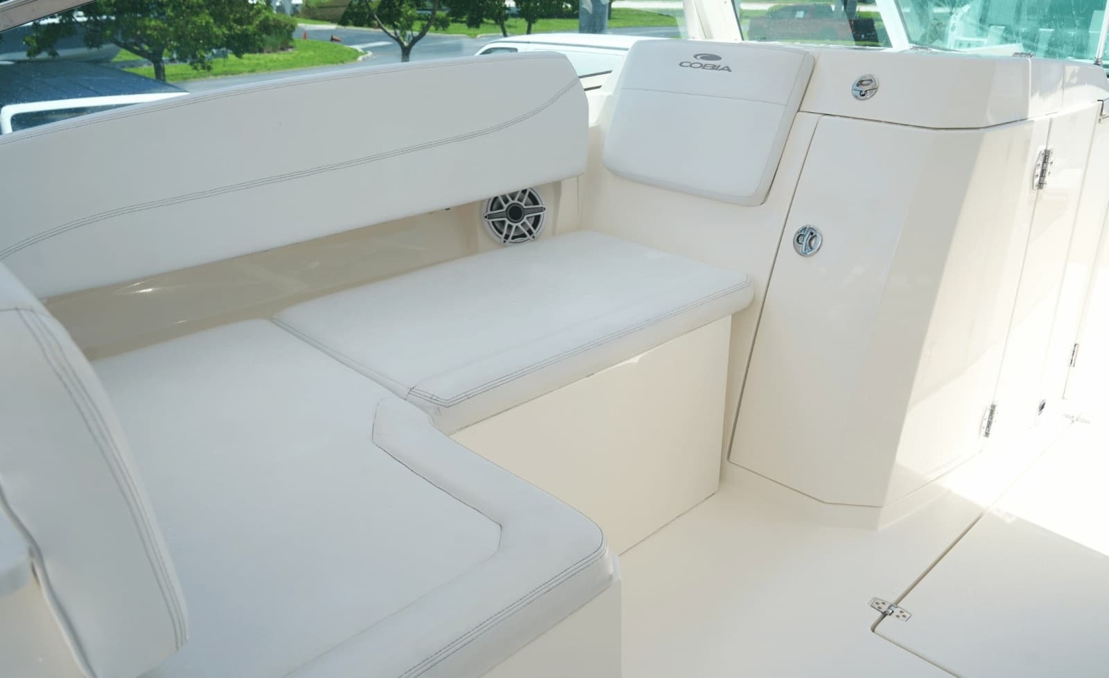 2021 Cobia 330DC - Photo 34