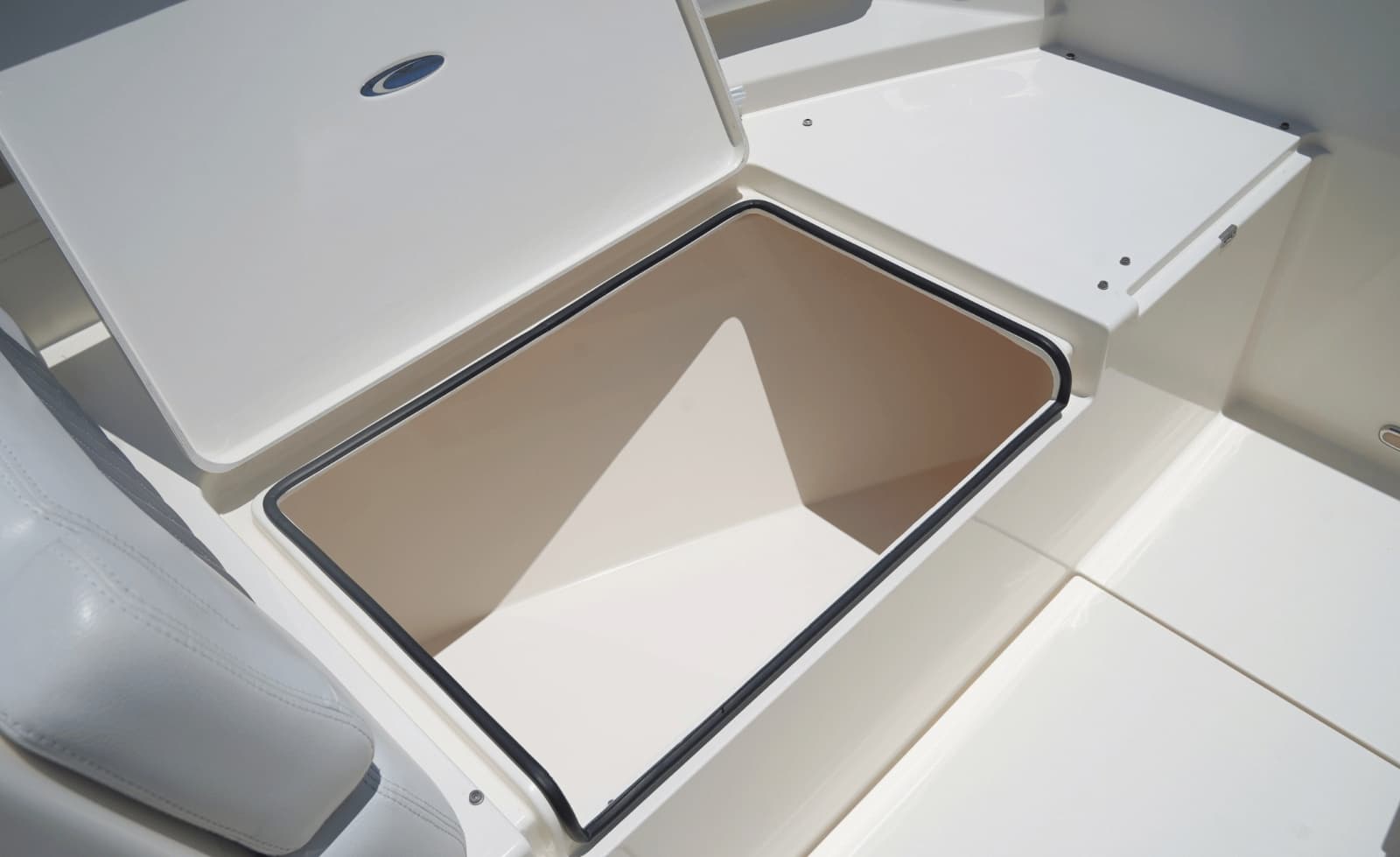 2021 Cobia 330DC - Photo 39