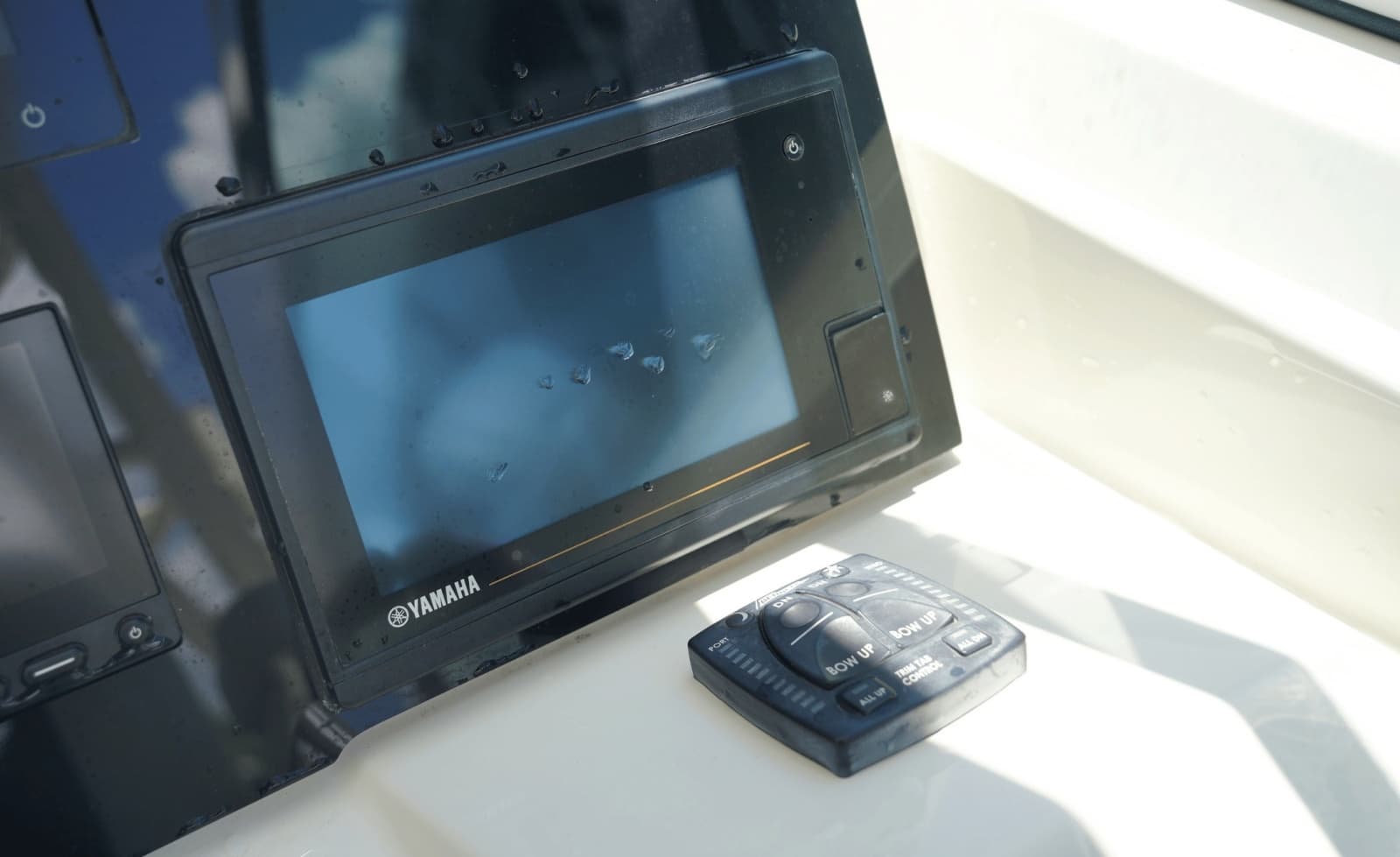2021 Cobia 330DC - Photo 25