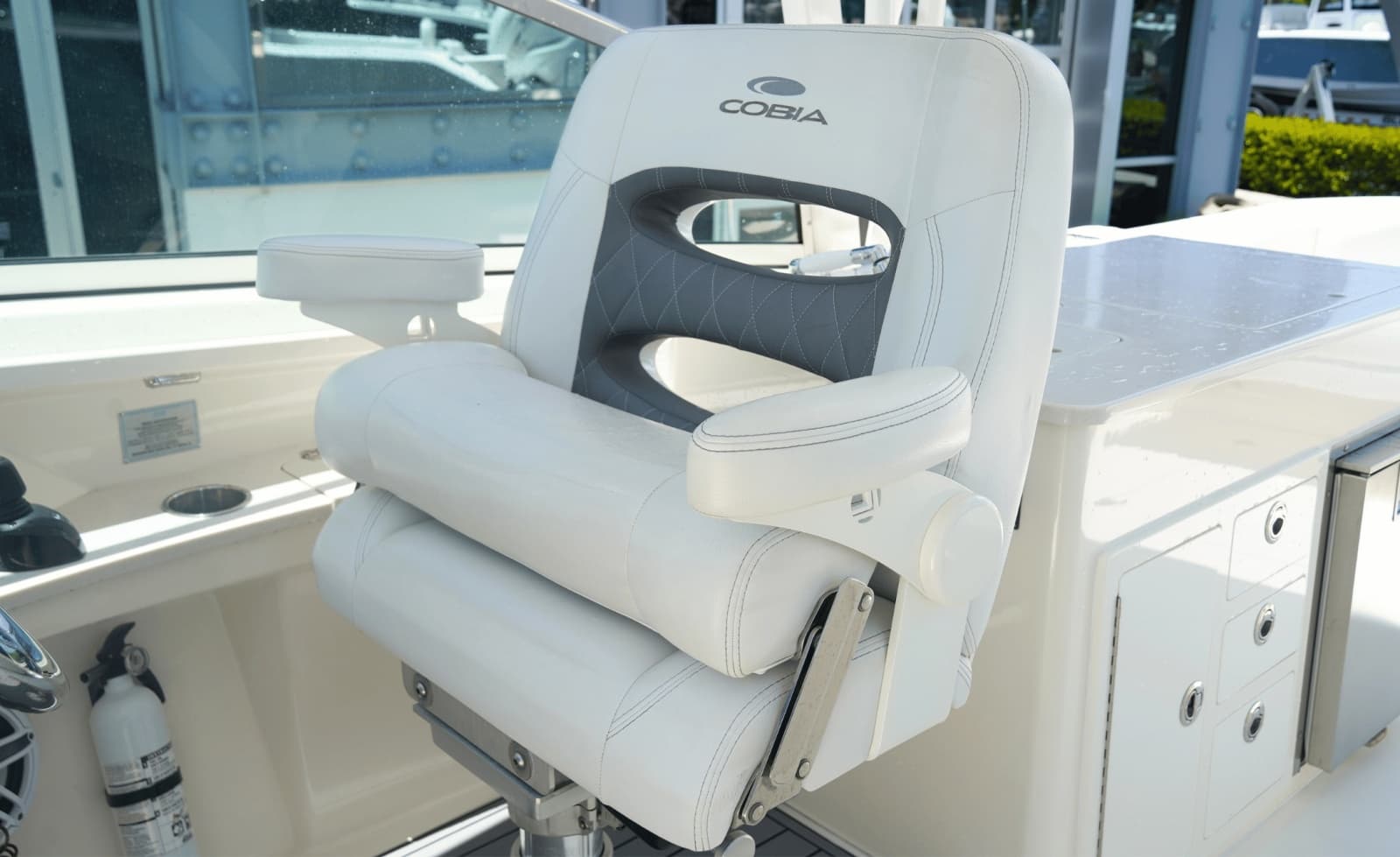 2021 Cobia 330DC - Photo 31