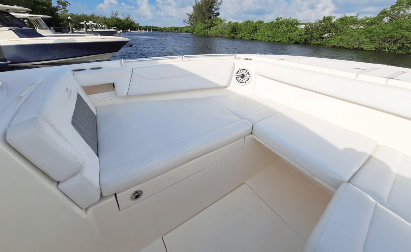 2021 Cobia 330DC - Photo 33