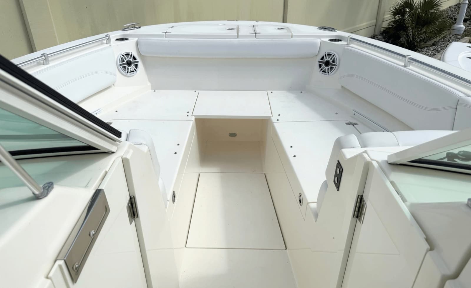 2021 Cobia 330DC - Photo 31