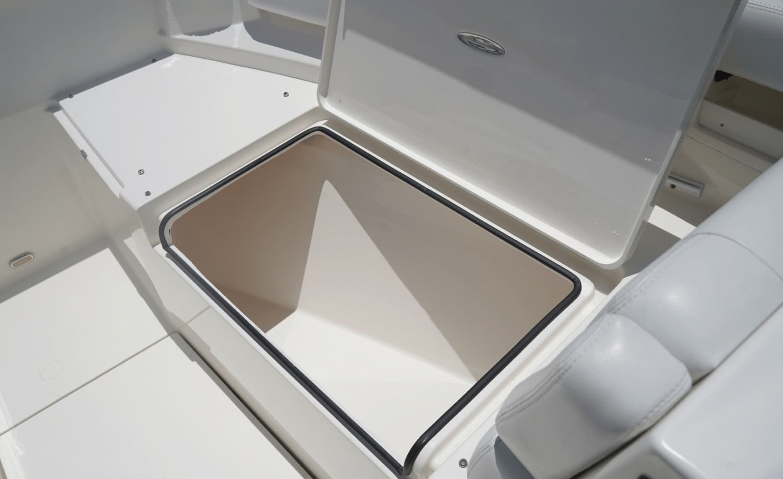 2021 Cobia 330DC - Photo 43