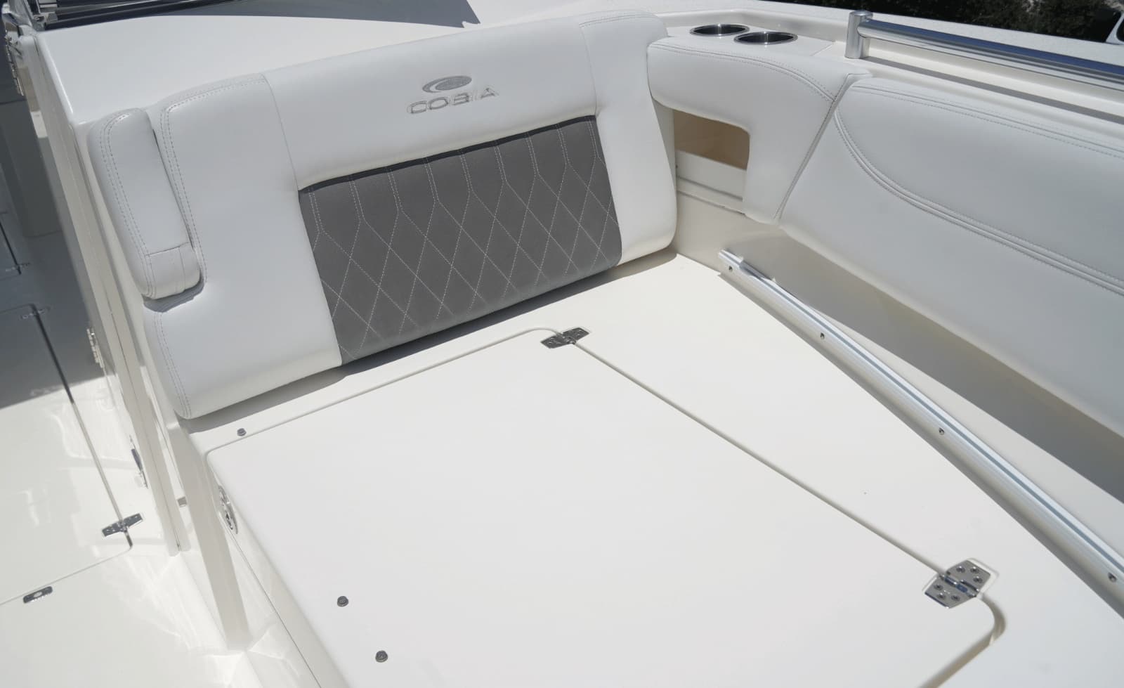 2021 Cobia 330DC - Photo 44