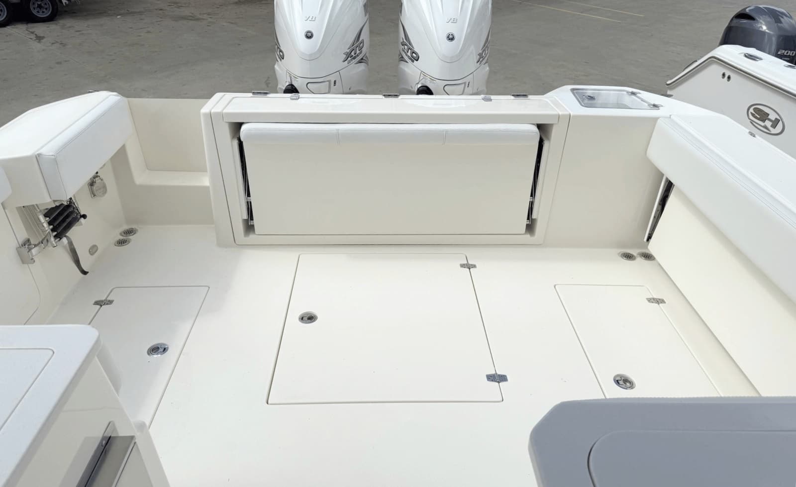 2021 Cobia 330DC - Photo 16
