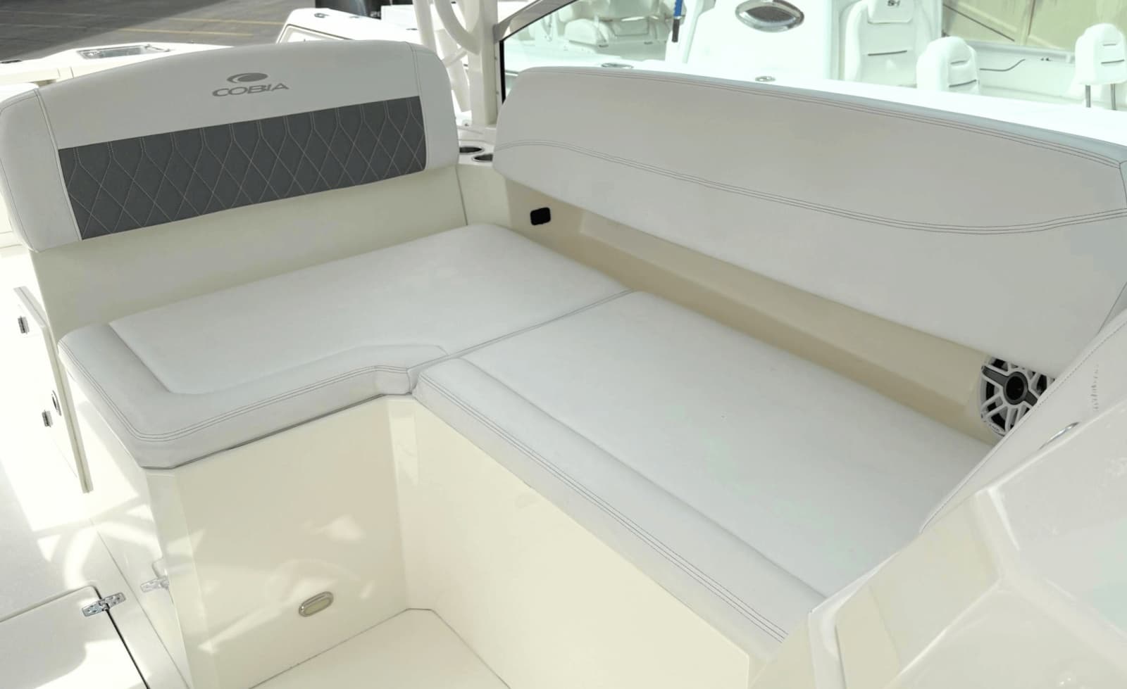 2021 Cobia 330DC - Photo 35