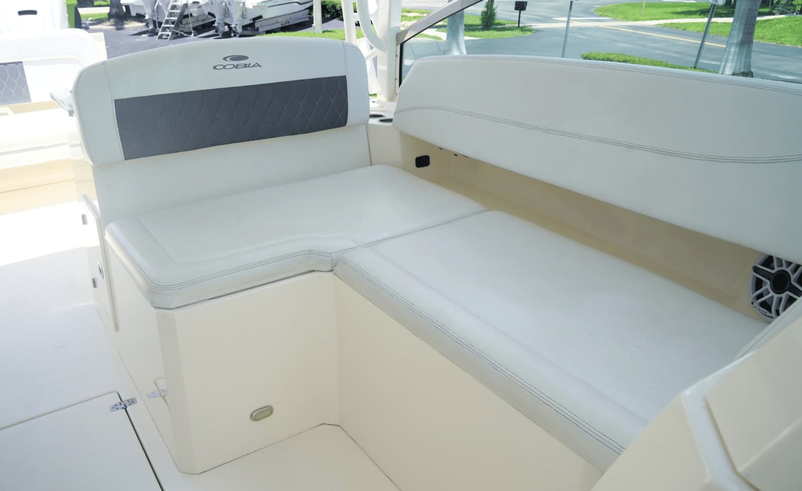 2021 Cobia 330DC - Photo 35