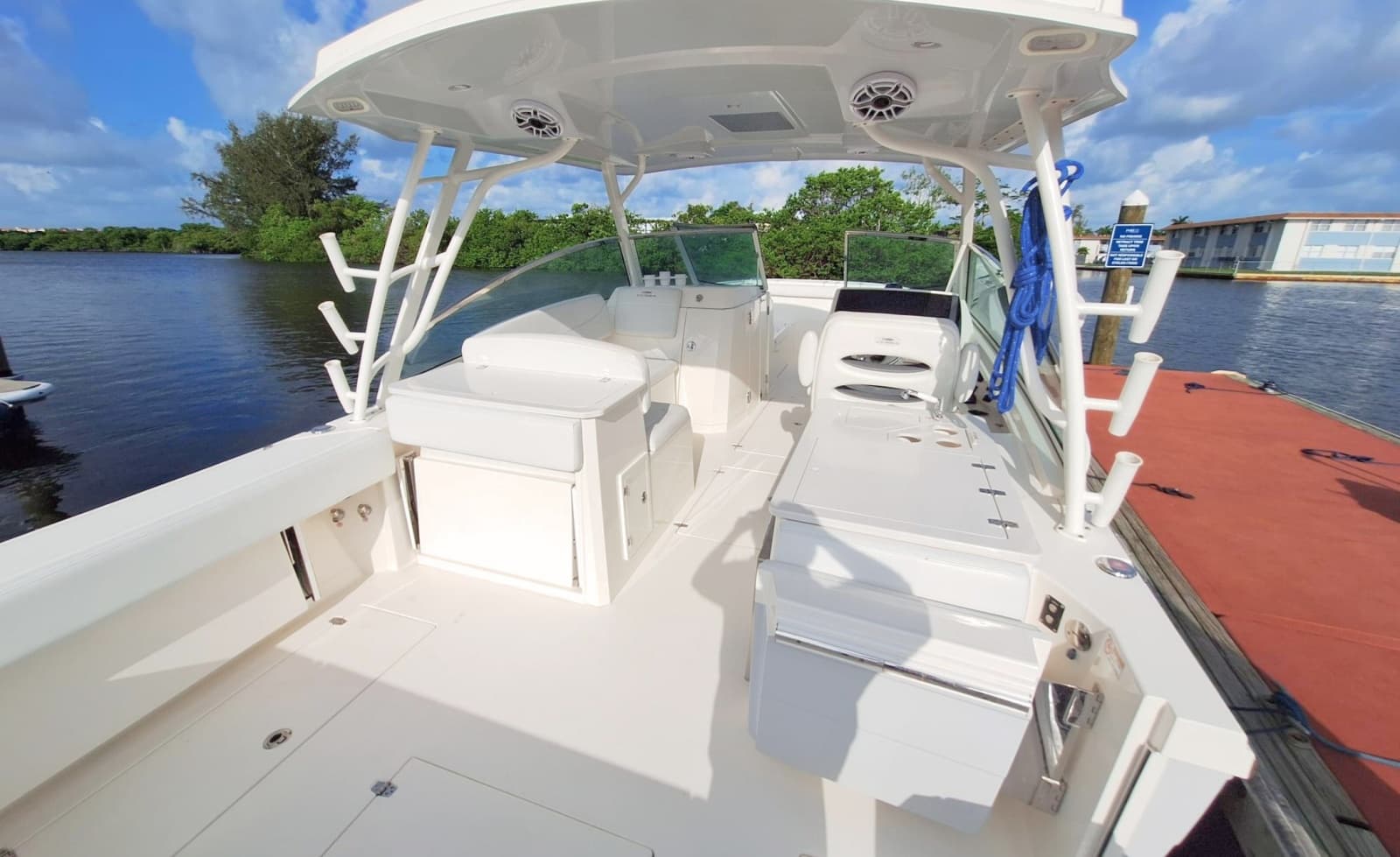 2021 Cobia 330DC - Photo 8