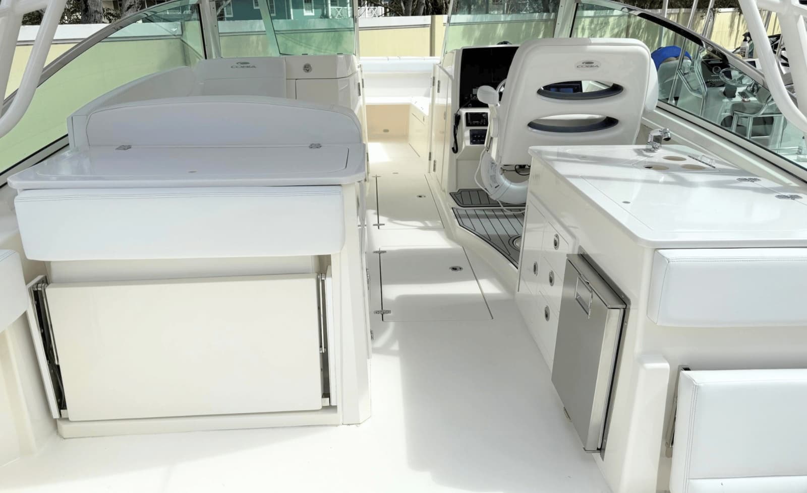 2021 Cobia 330DC - Photo 12