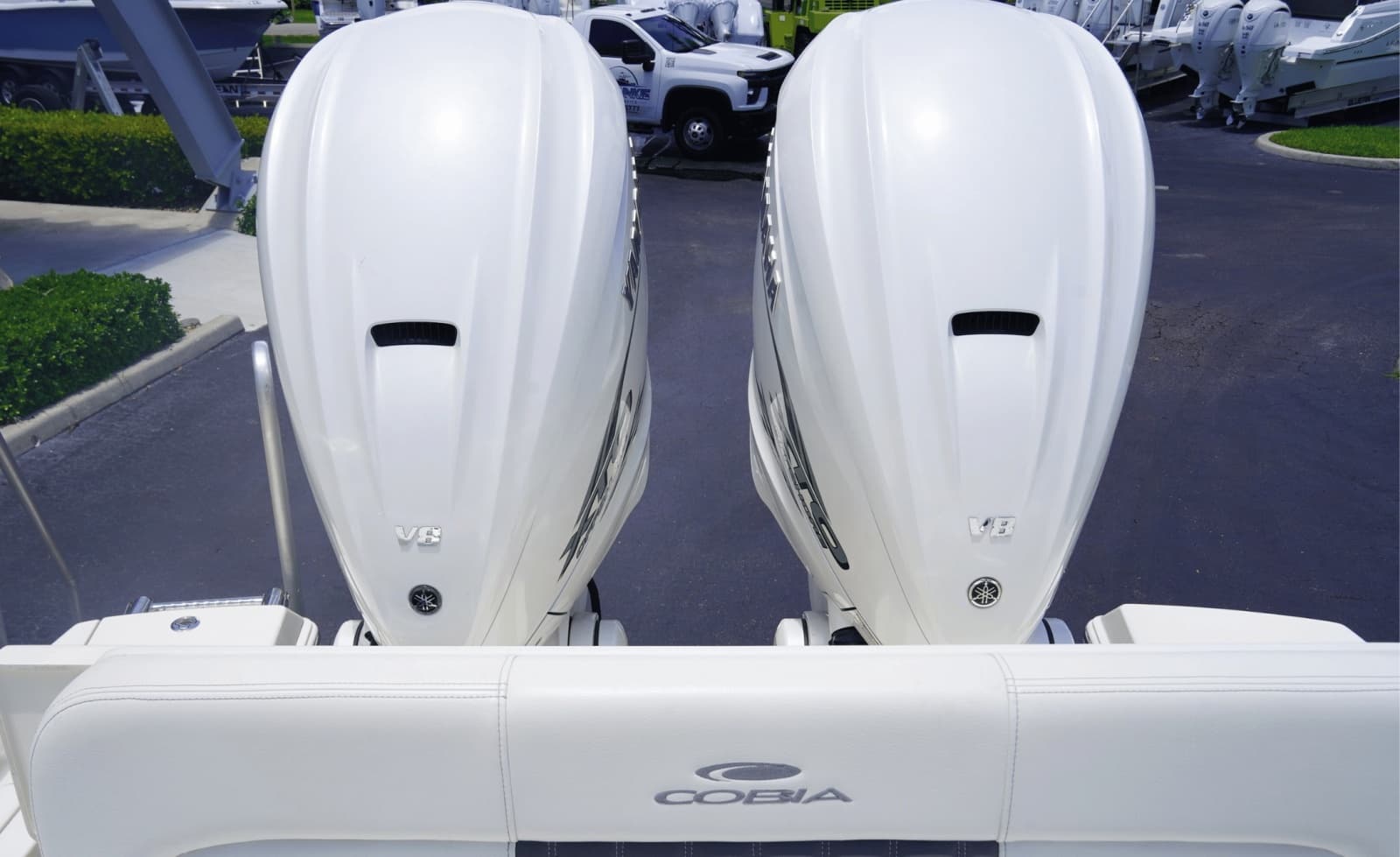2021 Cobia 330DC - Photo 5