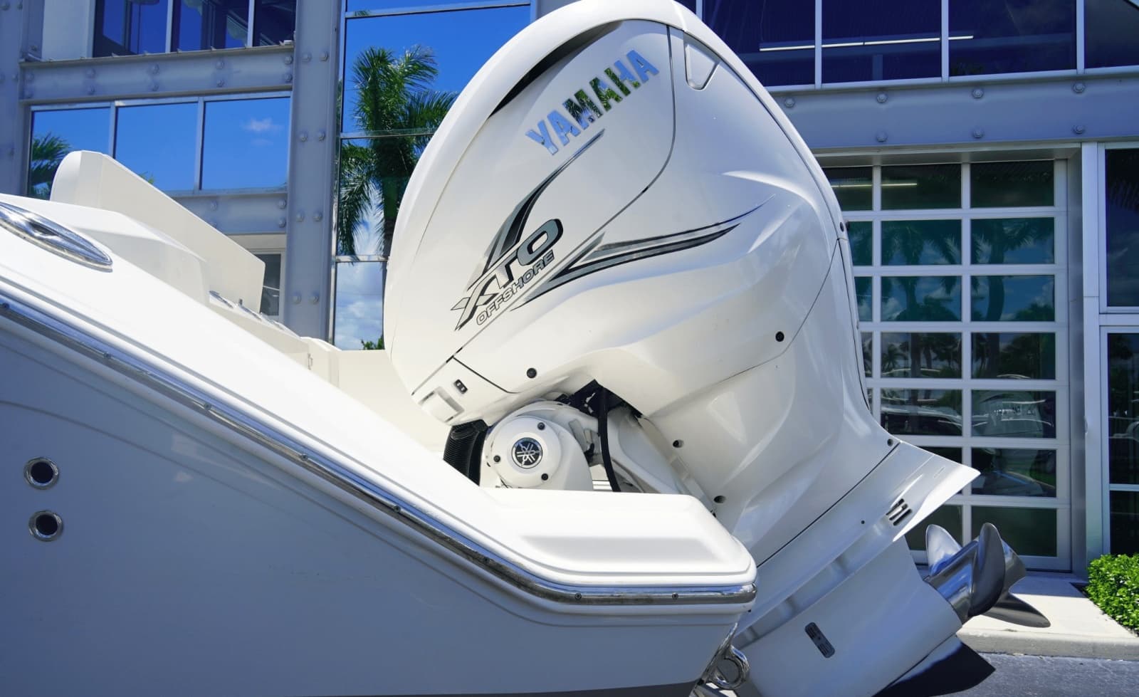 2021 Cobia 330DC - Photo 4