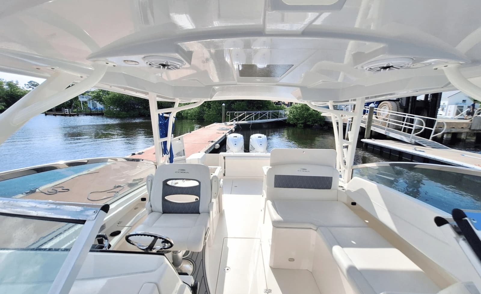 2021 Cobia 330DC - Photo 34