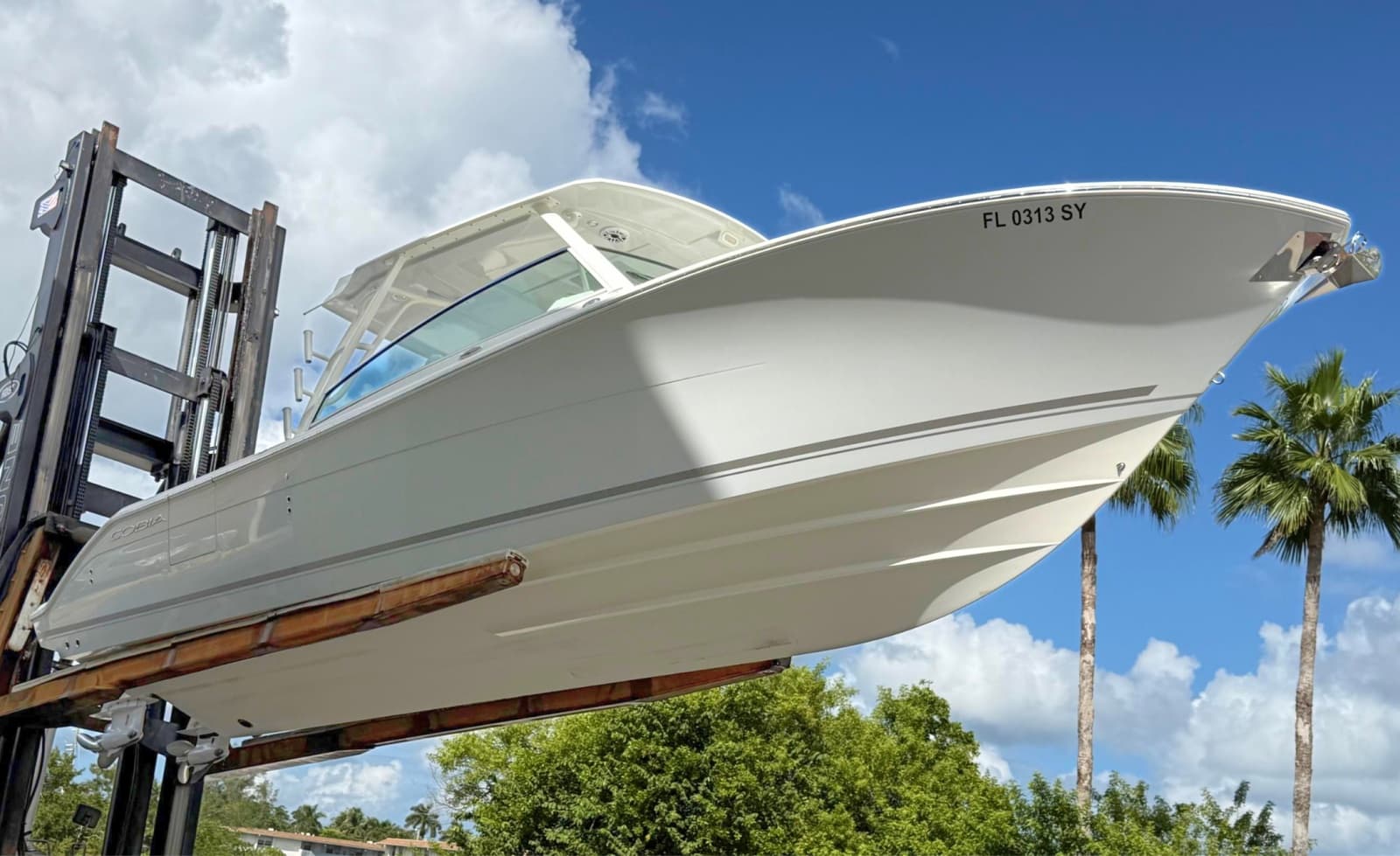2021 Cobia 330DC - Photo 6