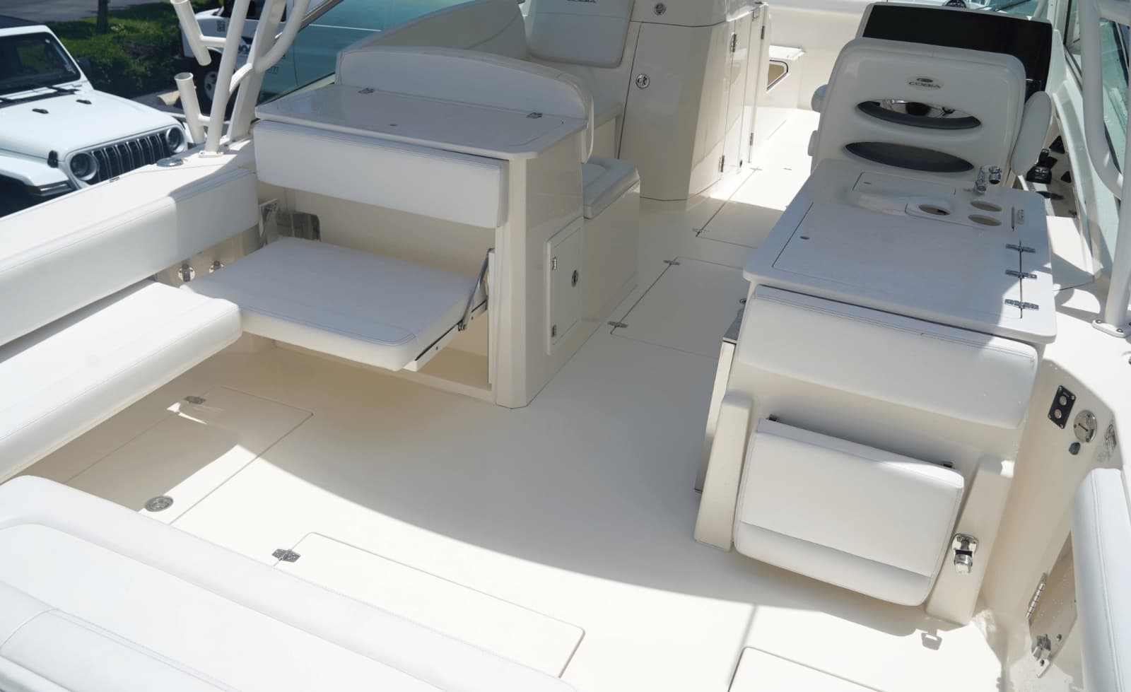 2021 Cobia 330DC - Photo 12
