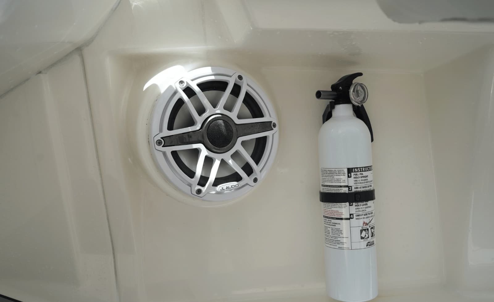 2021 Cobia 330DC - Photo 30