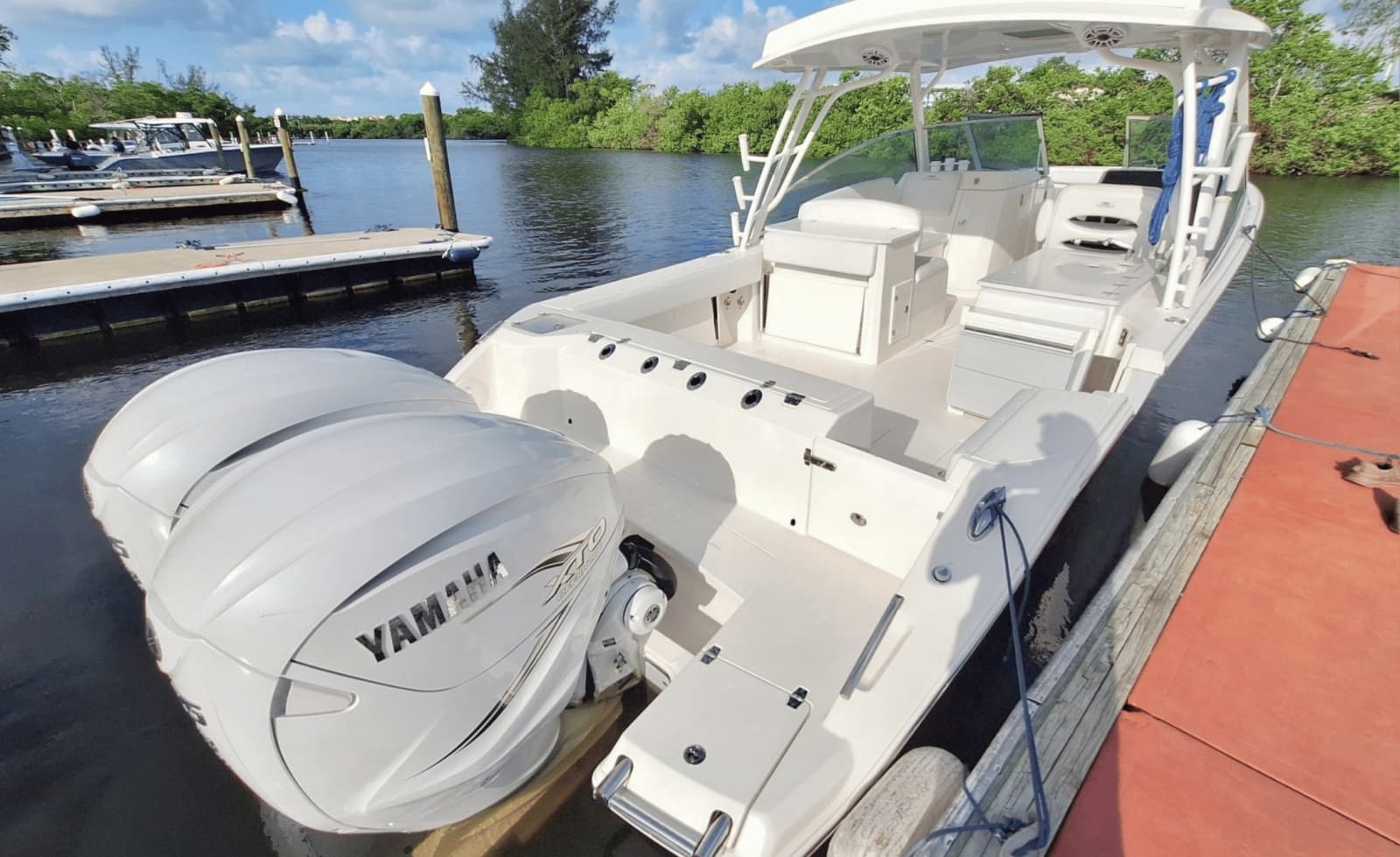 2021 Cobia 330DC - Photo 7