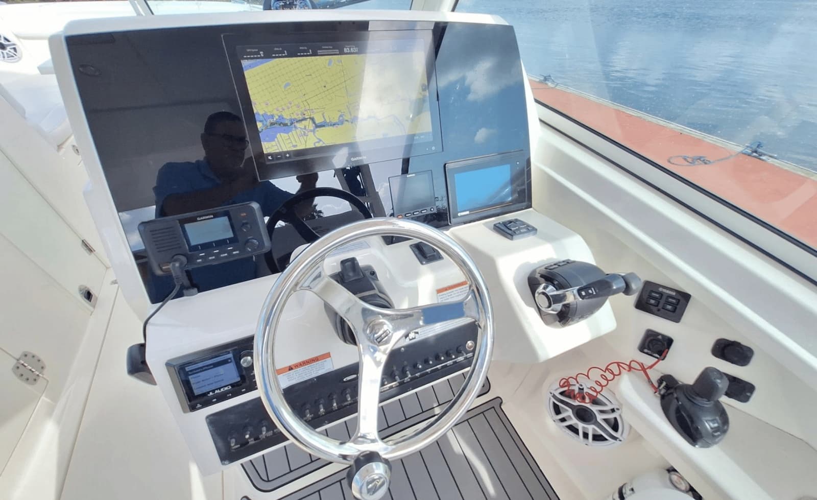 2021 Cobia 330DC - Photo 22