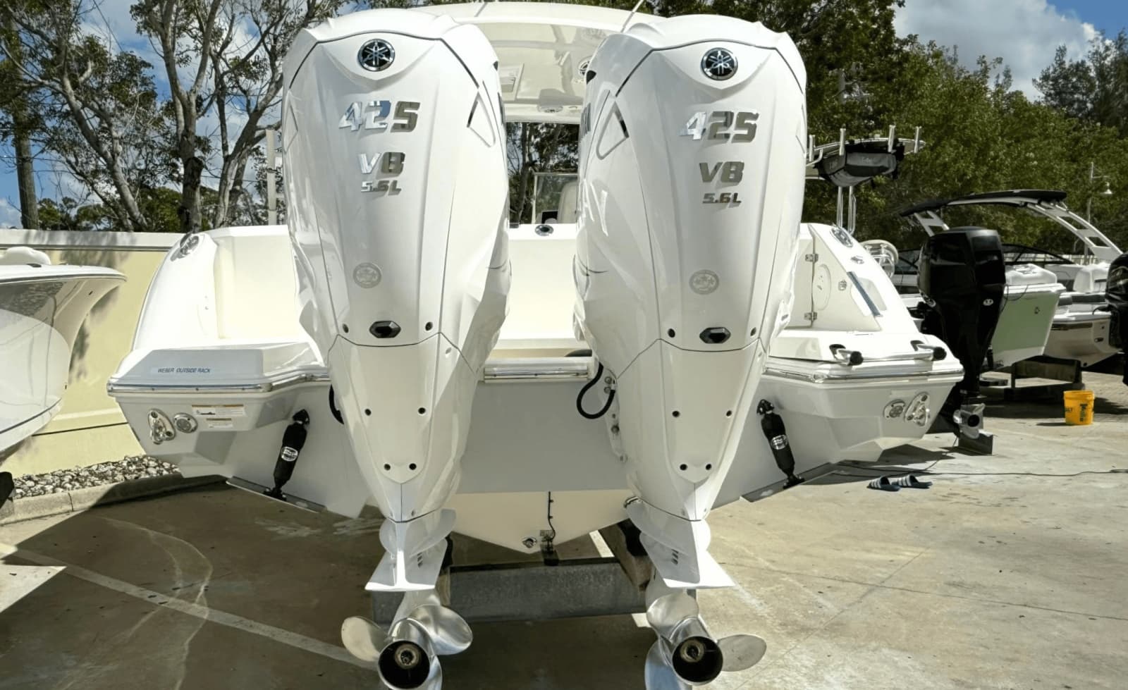 2021 Cobia 330DC - Photo 4