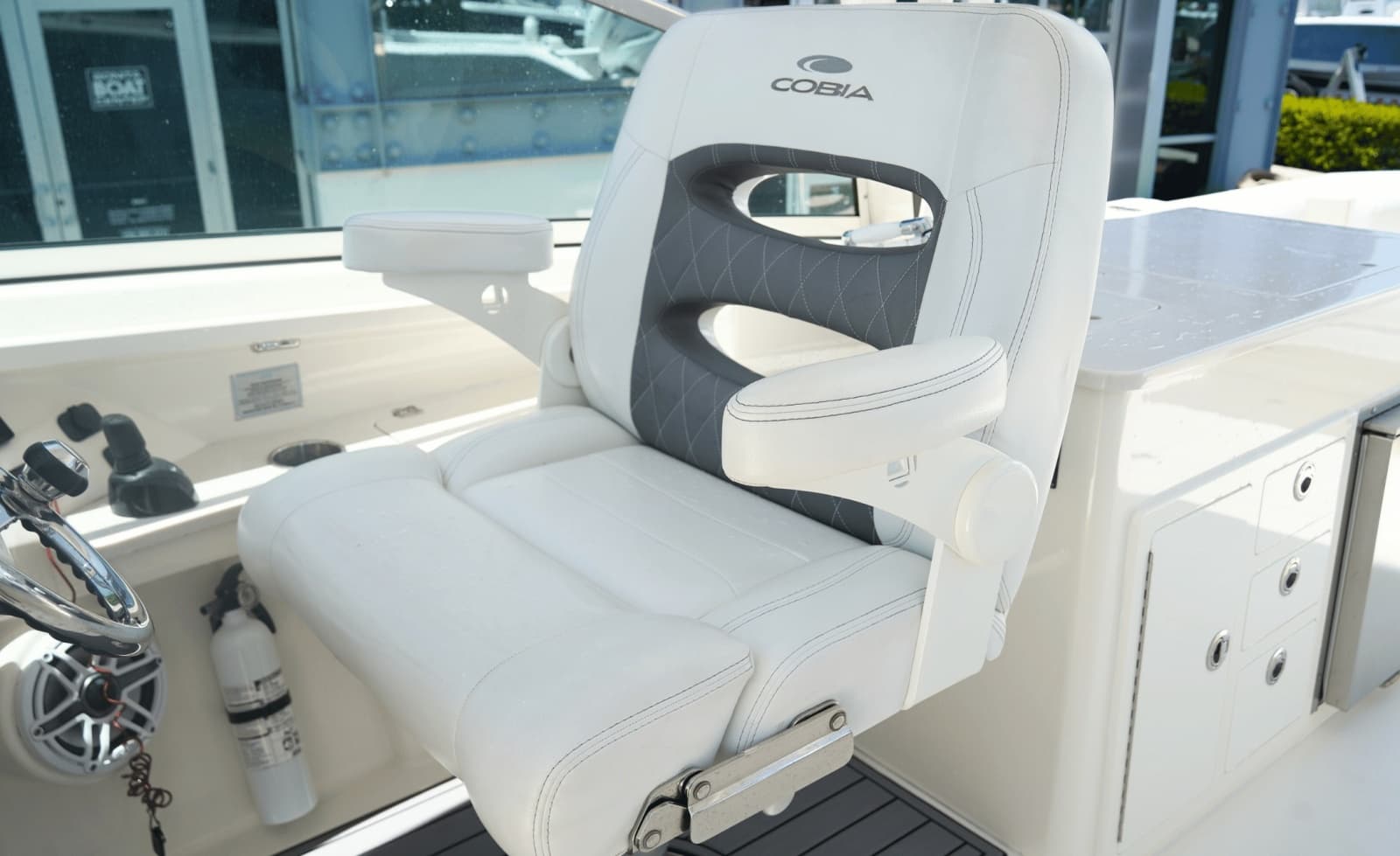 2021 Cobia 330DC - Photo 32