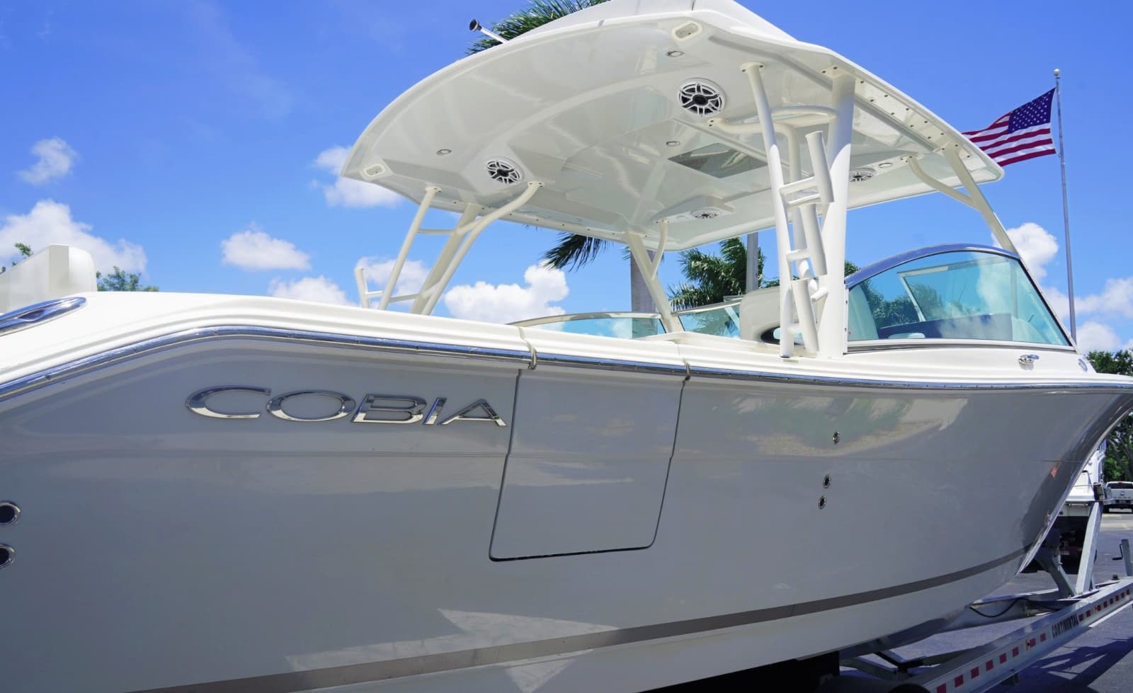 2021 Cobia 330DC - Photo 8