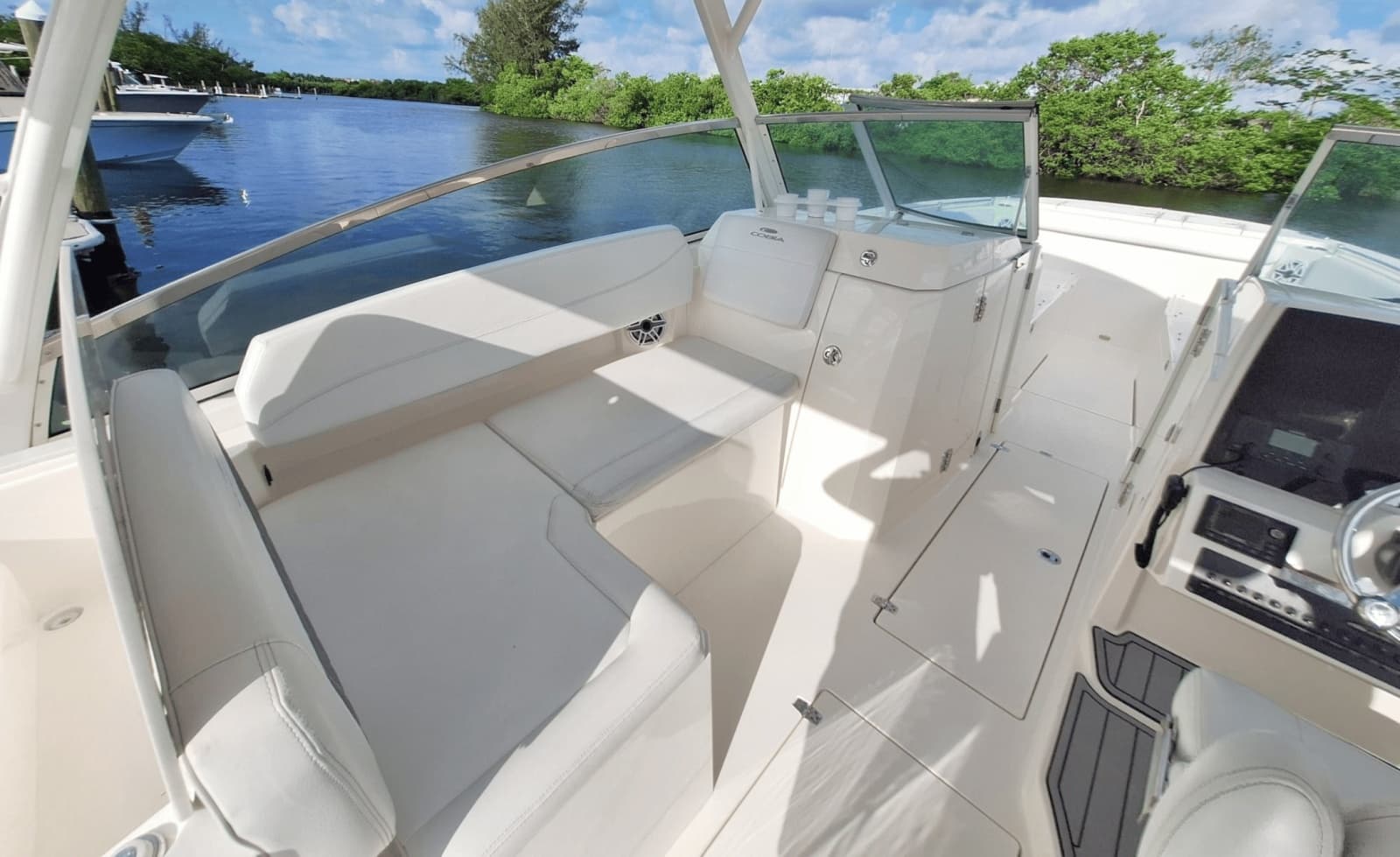2021 Cobia 330DC - Photo 26