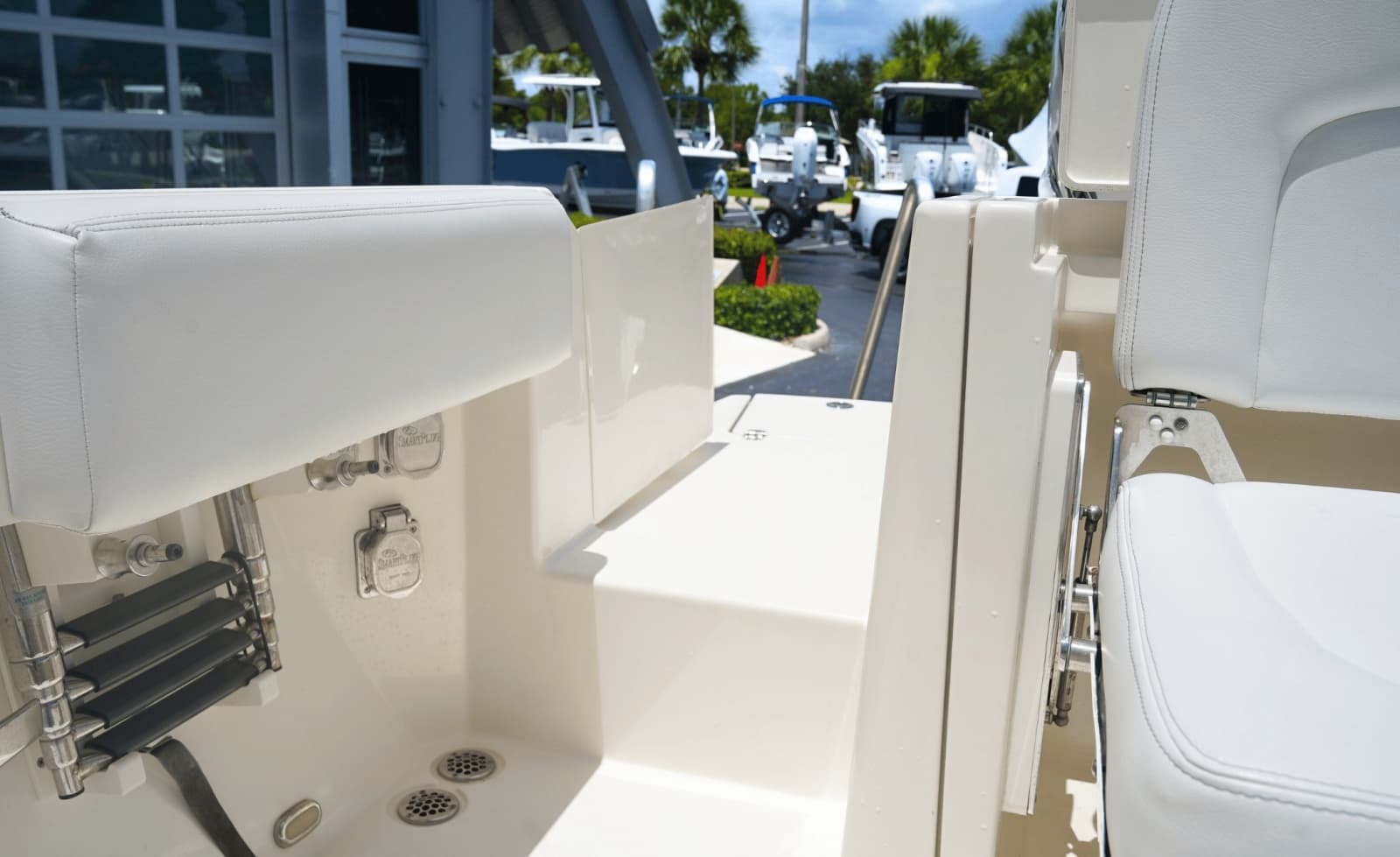 2021 Cobia 330DC - Photo 16