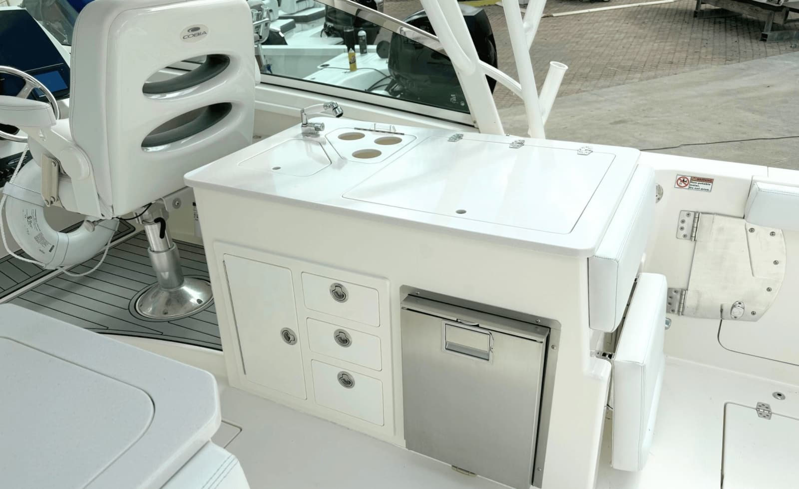 2021 Cobia 330DC - Photo 14