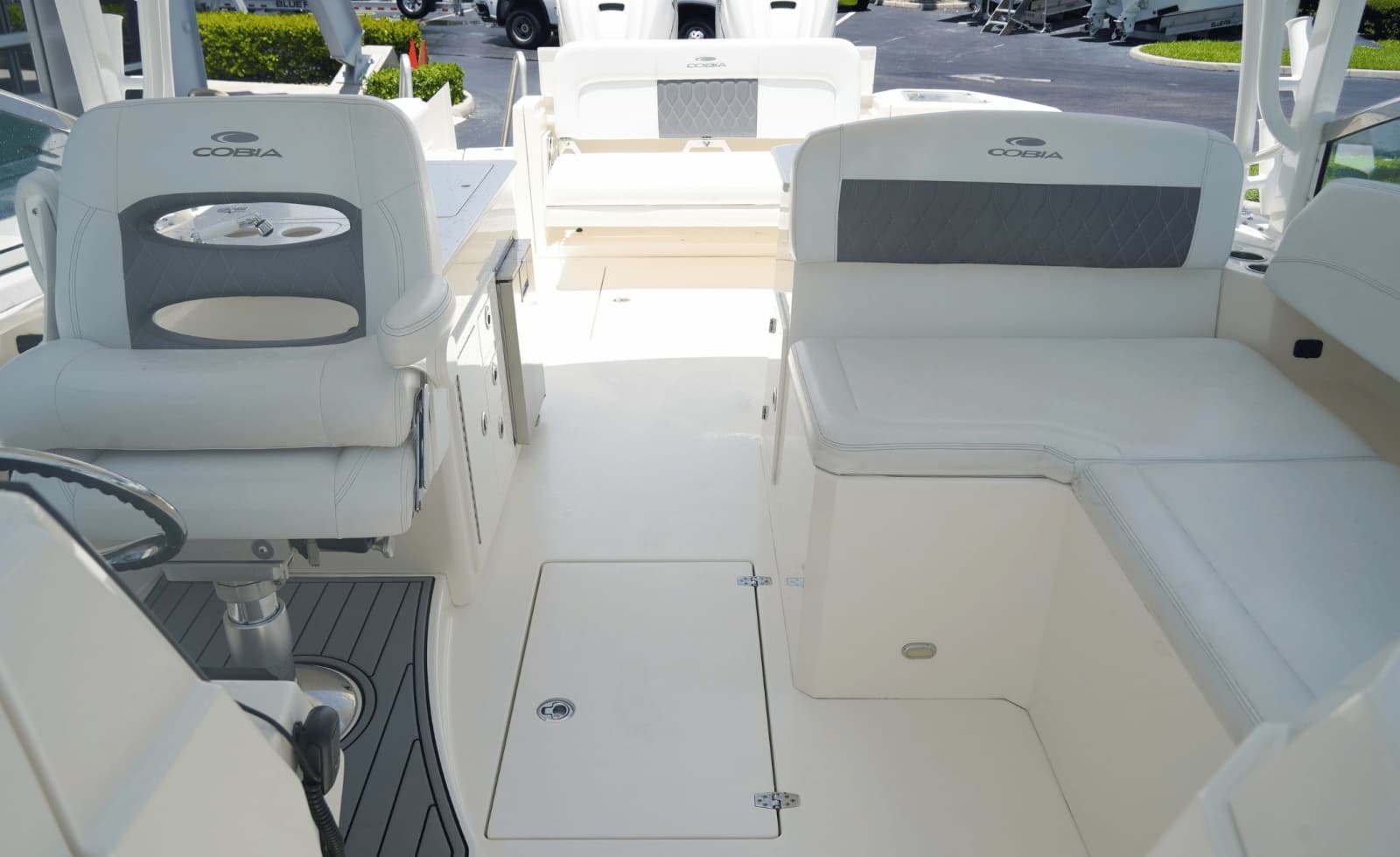 2021 Cobia 330DC - Photo 33