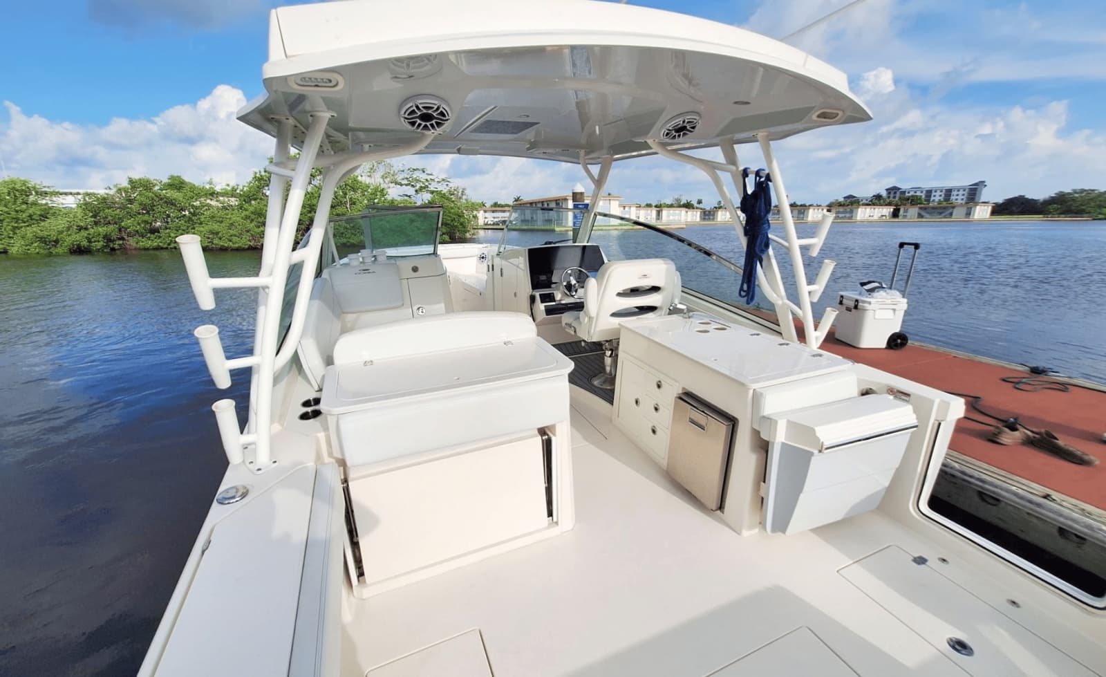 2021 Cobia 330DC - Photo 9