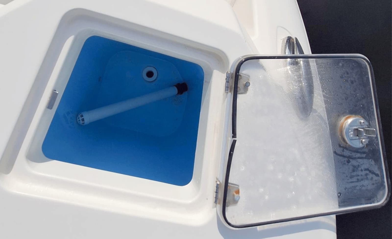 2021 Cobia 330DC - Photo 18