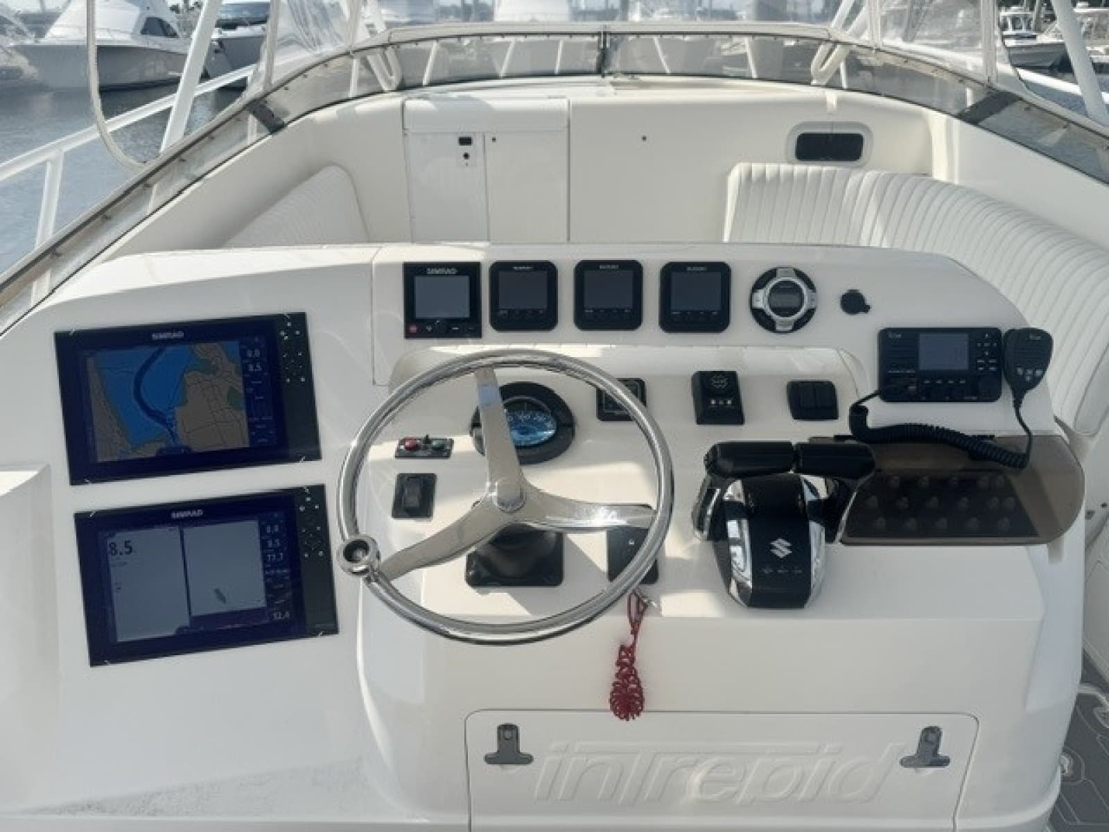 2002 Intrepid 377 Walkaround - Photo 5