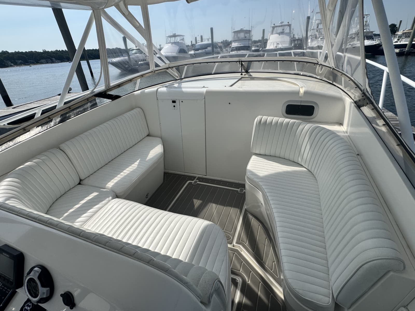 2002 Intrepid 377 Walkaround - Photo 7