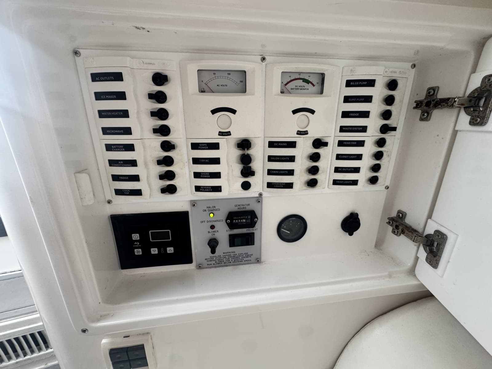 2002 Intrepid 377 Walkaround - Photo 16