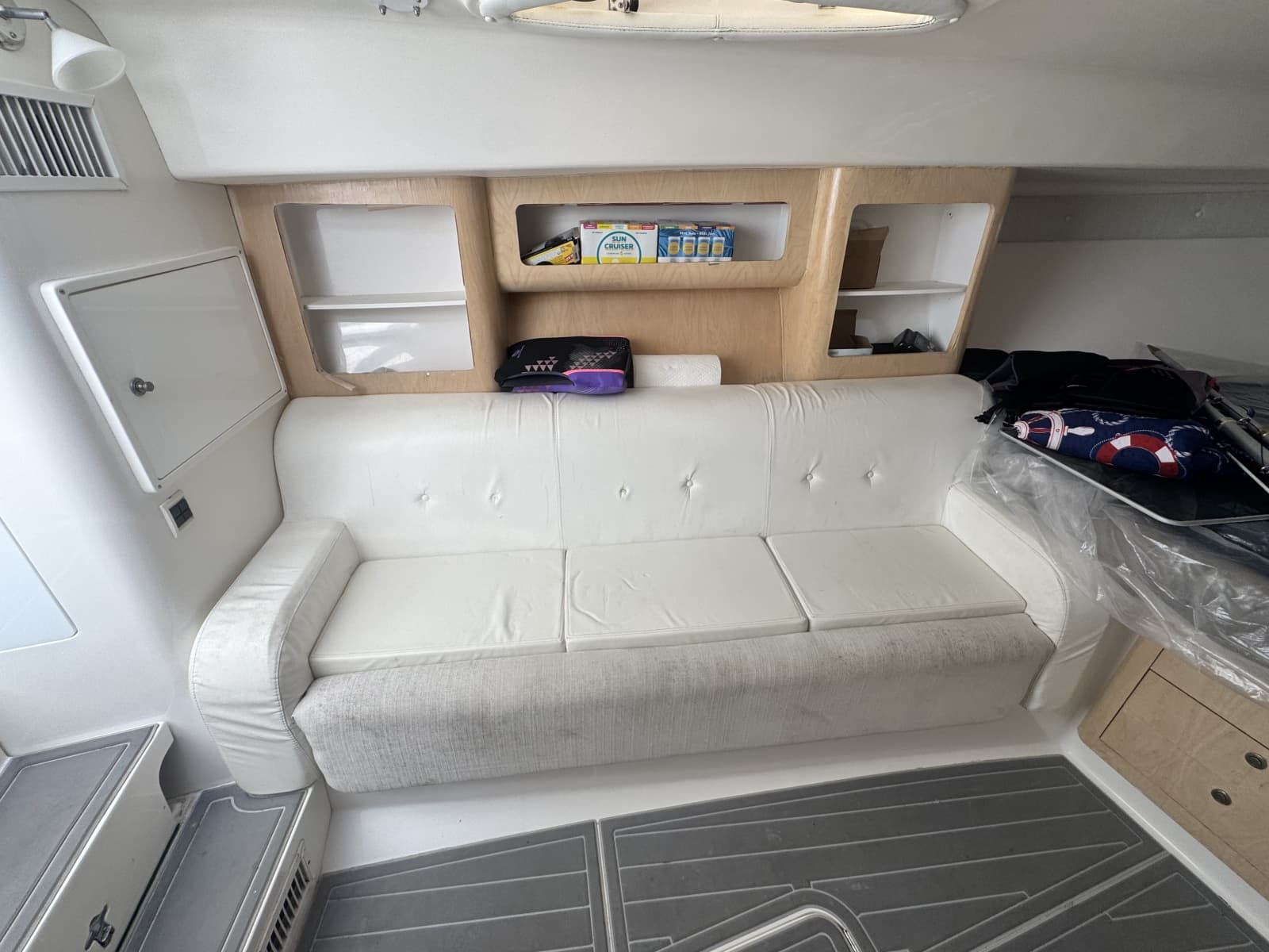 2002 Intrepid 377 Walkaround - Photo 10