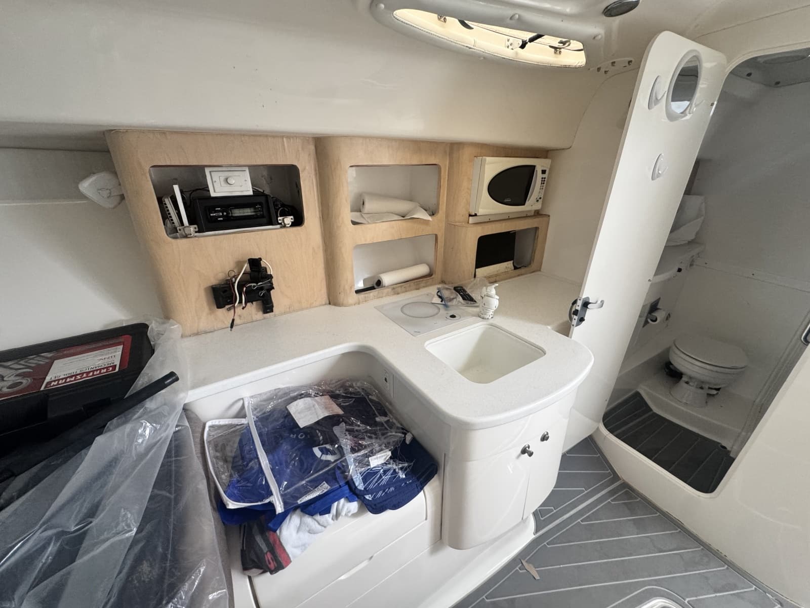 2002 Intrepid 377 Walkaround - Photo 12
