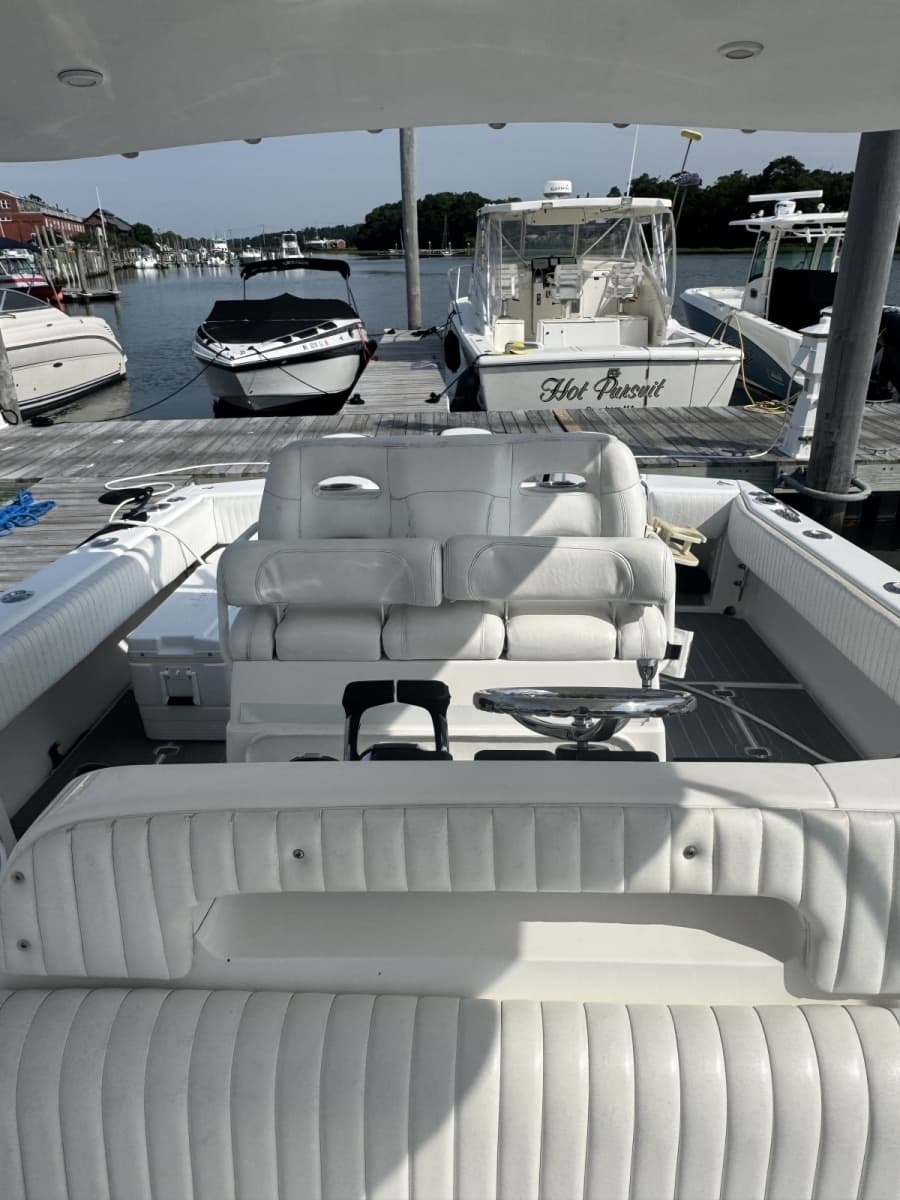 2002 Intrepid 377 Walkaround - Photo 8