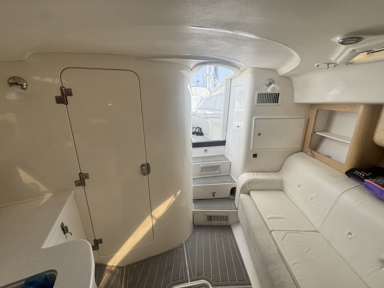 2002 Intrepid 377 Walkaround - Photo 11