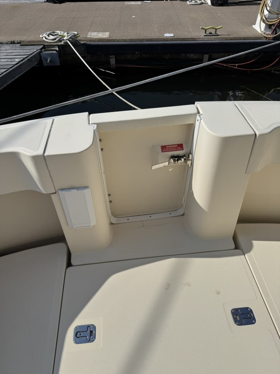 2007 Mainship Pilot 30 - Photo 12