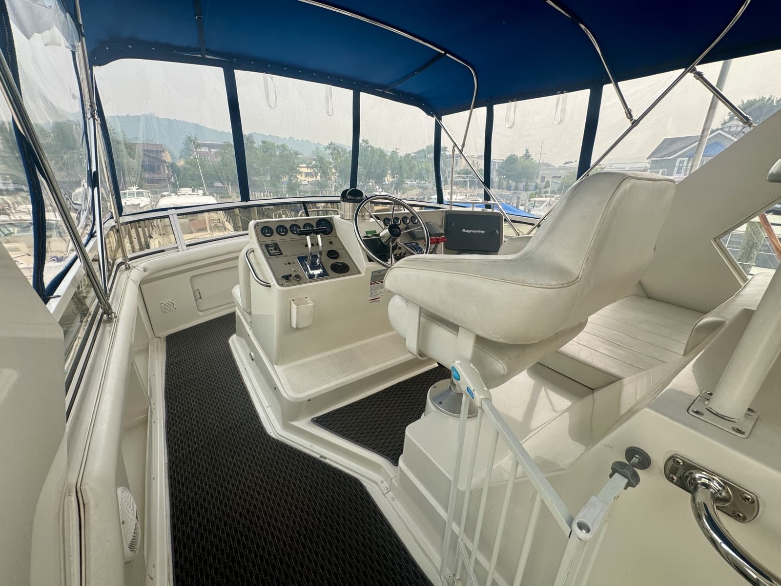 1997 Carver 445 Aft Cabin - Photo 25