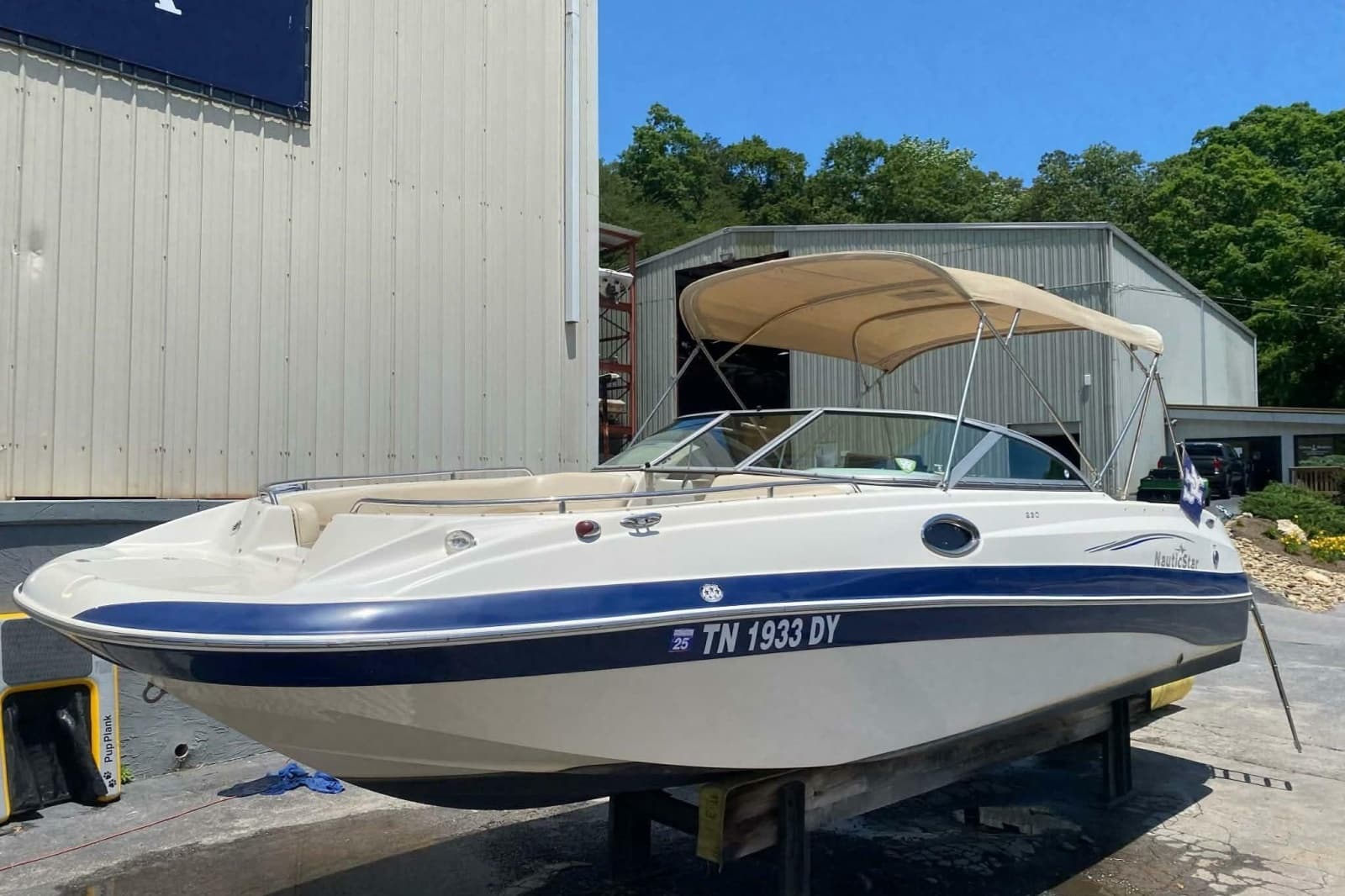 2007 NauticStar 230 SL Sport Deck I/O - Photo 2