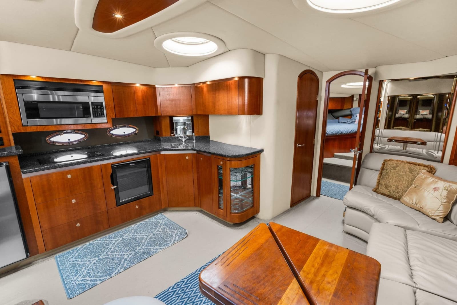 2005 Cruisers Yachts 520 Express - Photo 9