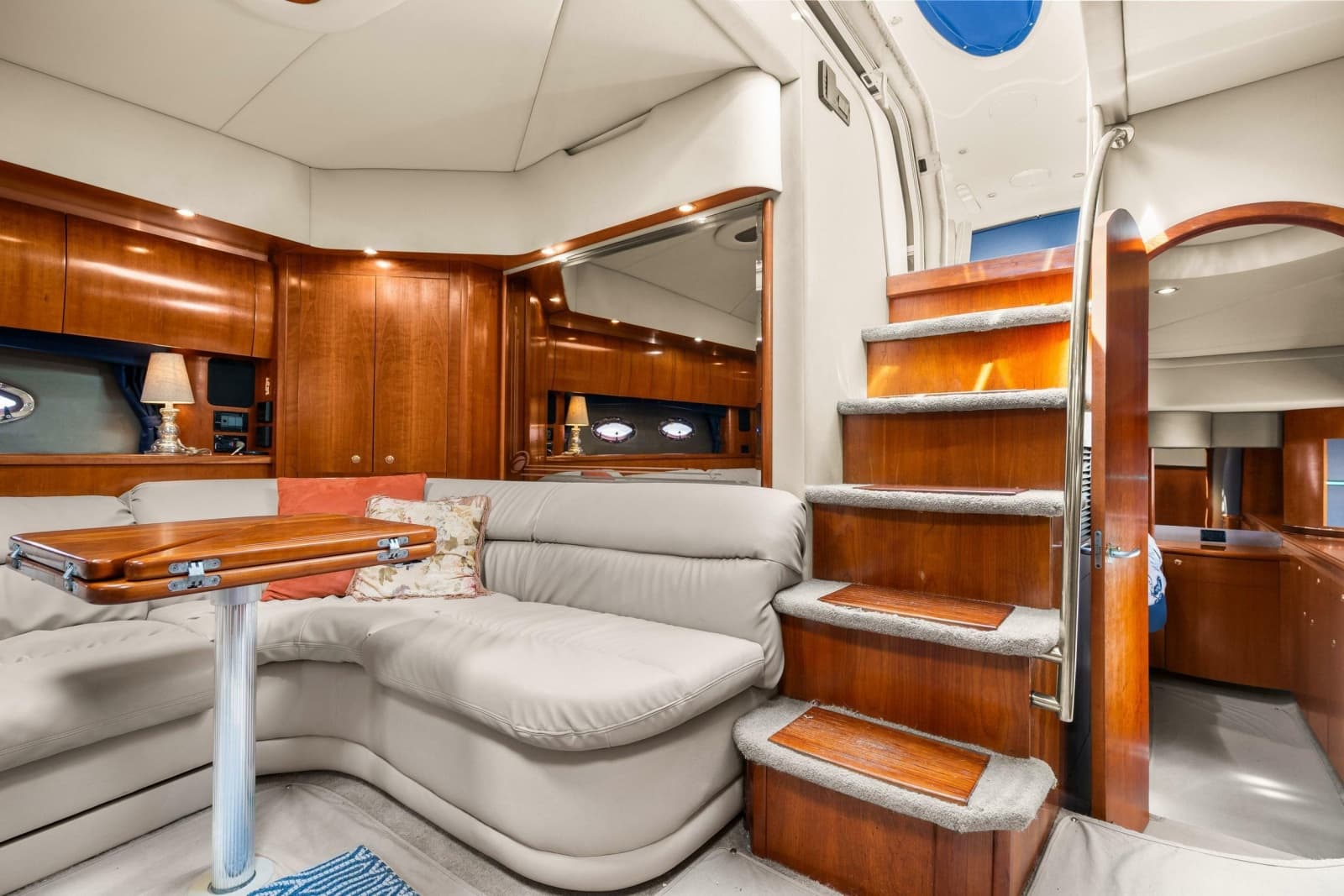 2005 Cruisers Yachts 520 Express - Photo 14