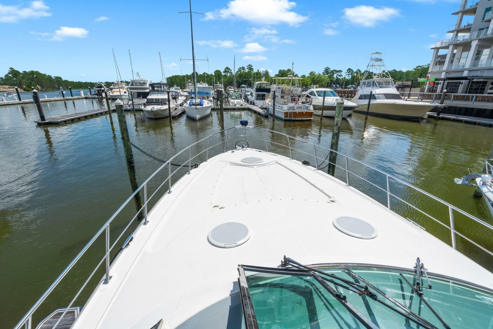 2005 Cruisers Yachts 520 Express - Photo 28